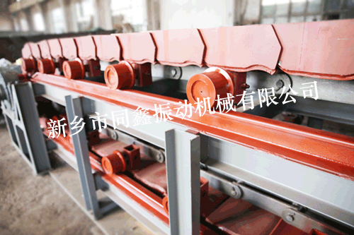 鱗板輸送機